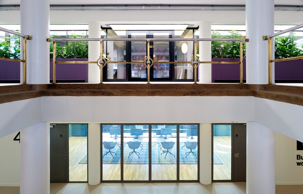 Shot van verdiepingen 4 en 5 EY in Den Haag.