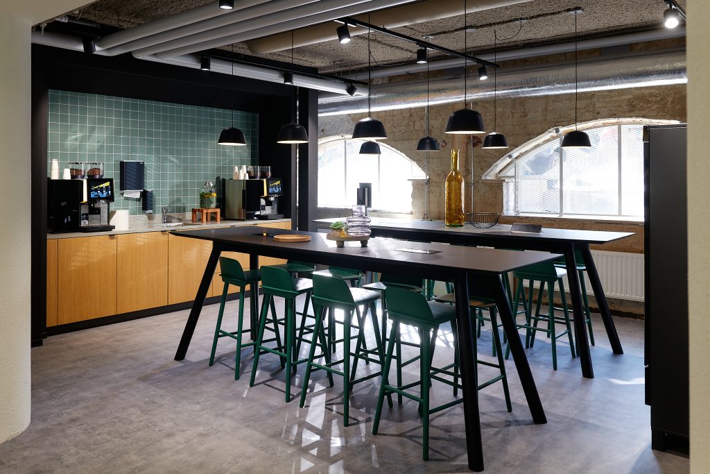 Bar en koffiekamer EY in Den Haag.