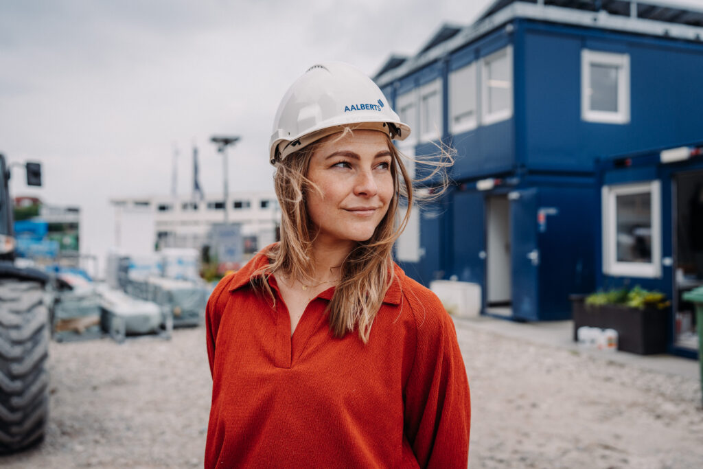 Lucia op de bouwplaats van City West Nieuwegein