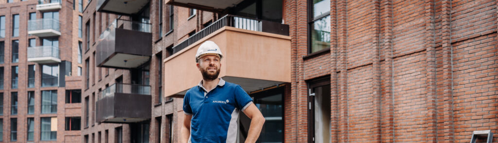 Vakman op de bouwplaats bij City West in Nieuwegein