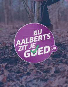 Tegel Bij Aalberts Zit je Goed met foto van bomen op de achtergrond 50% blauwe laag