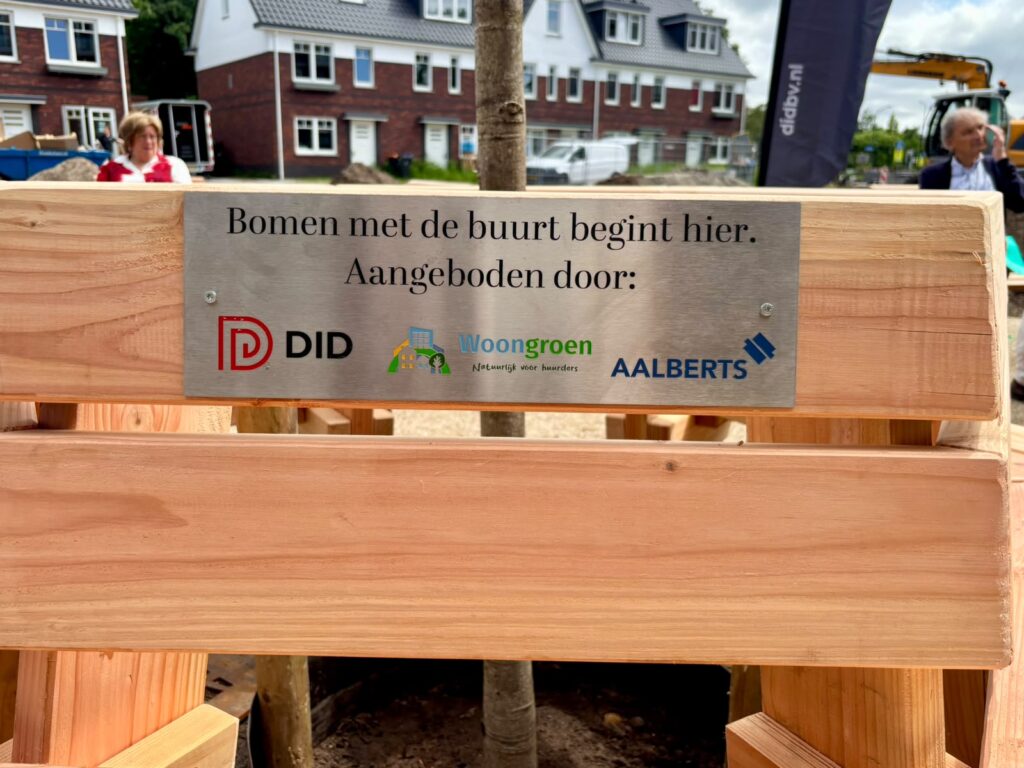 Bankje Bomen met de buren Leyens Erve