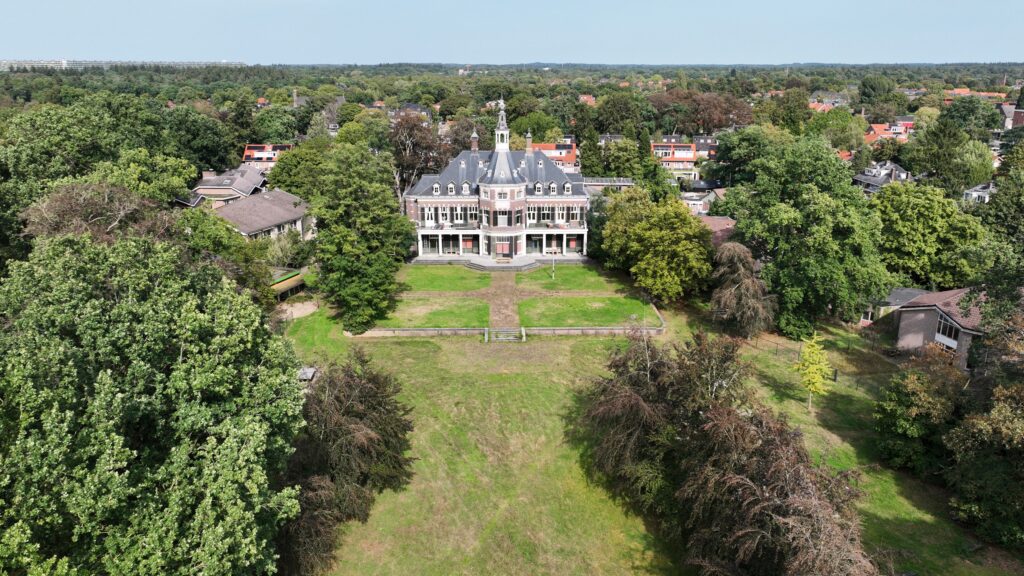 Luchtfoto van Buitenplaats Veldheim in Zeist