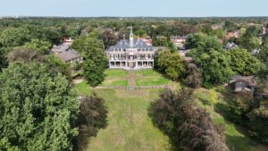Luchtfoto van Buitenplaats Veldheim in Zeist